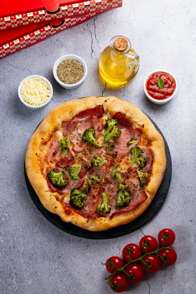 Pizza Boo Brócolis com Bacon