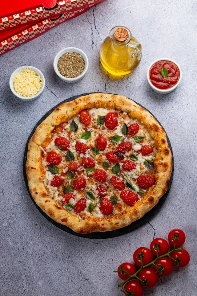 Pizza Boo Caprese