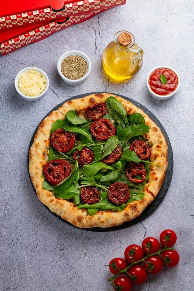 Pizza Boo Tomate Seco com Rúcula